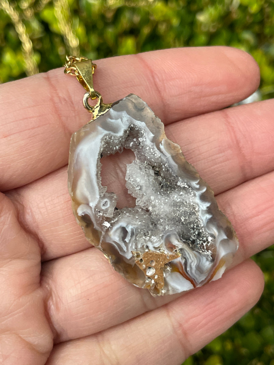 Ocho Geode gold pendant necklace