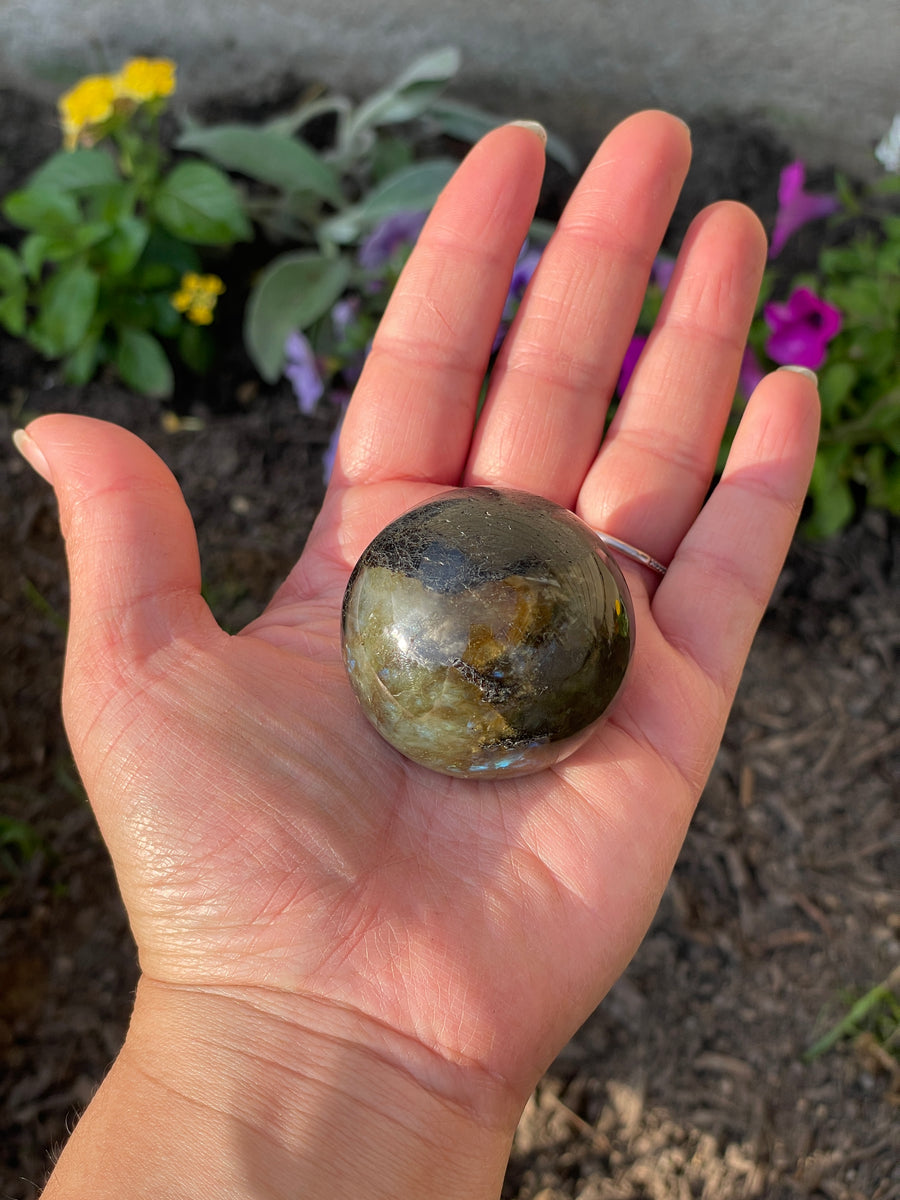 Labradorite sphere with flash