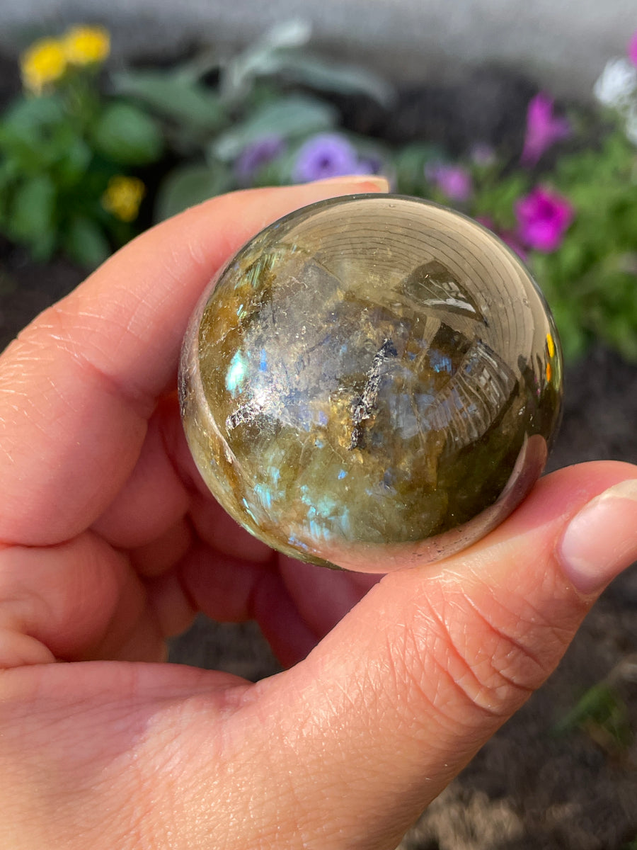 Labradorite sphere with flash