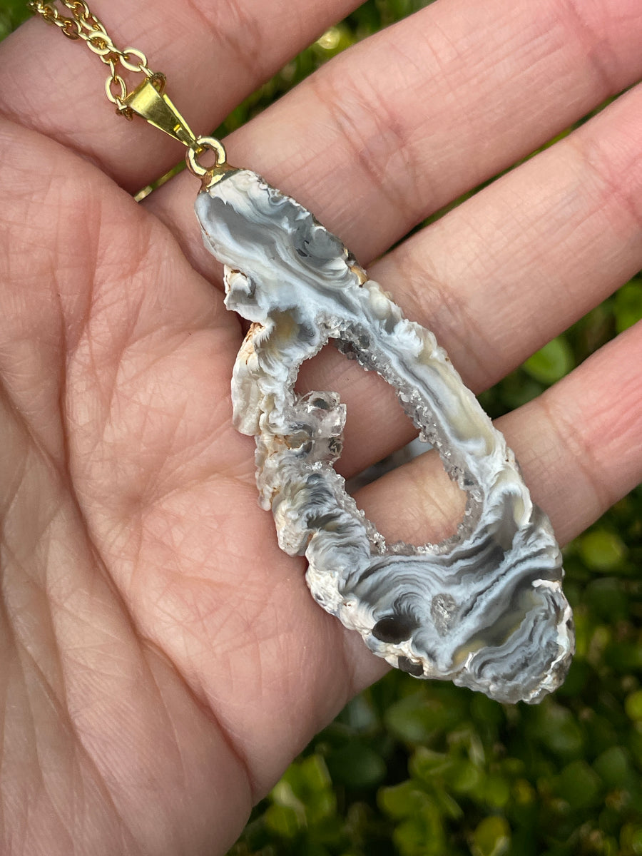 Ocho Geode gold pendant necklace