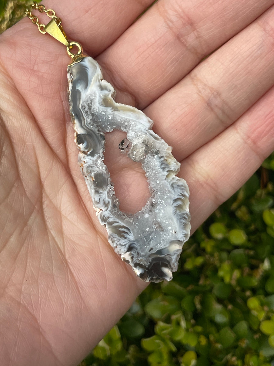 Ocho Geode gold pendant necklace