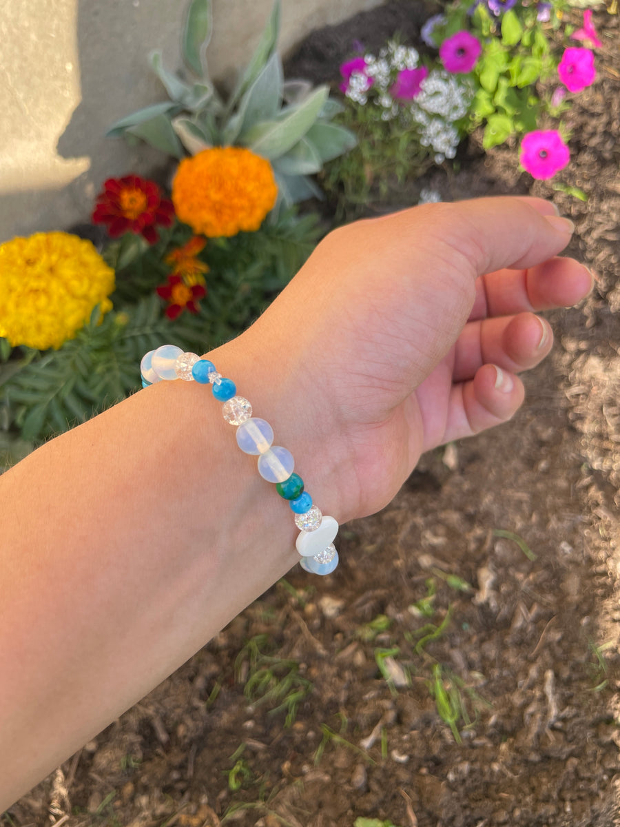 Evil eye shell and crackle Quartz Bracelet handmade