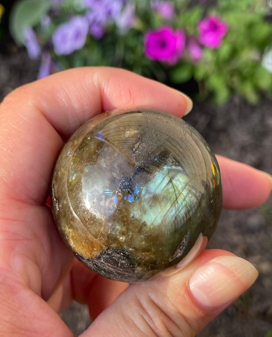 Labradorite sphere with flash