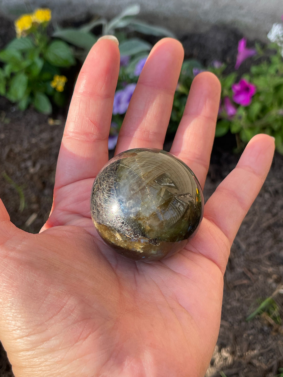 Labradorite sphere with flash