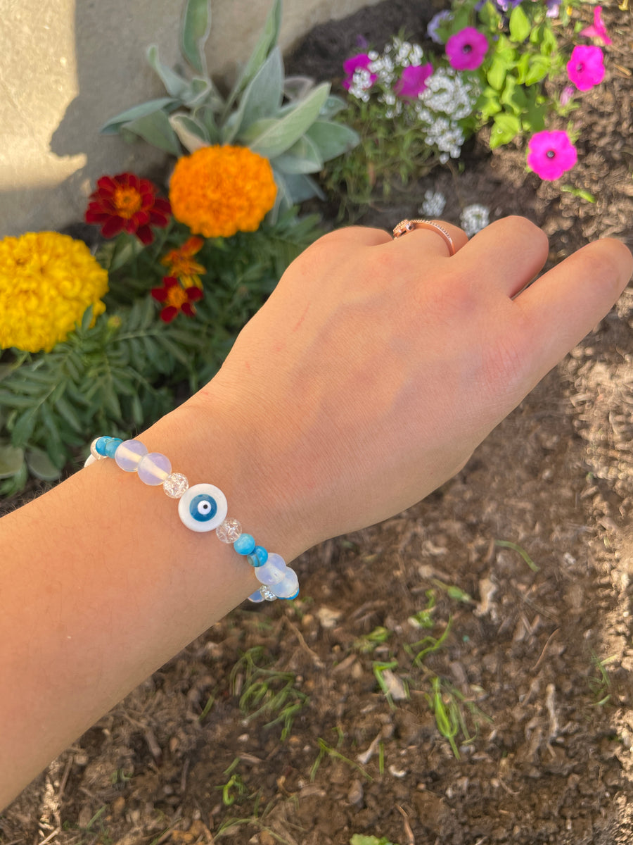 Evil eye shell and crackle Quartz Bracelet handmade