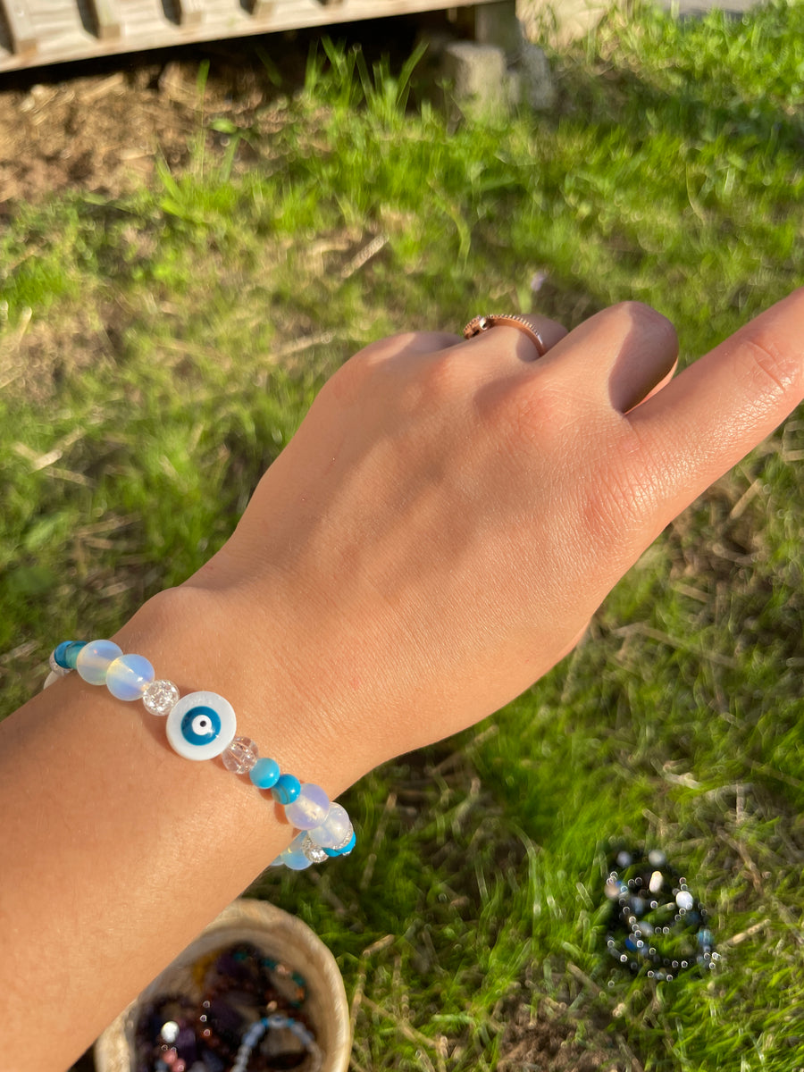 Evil eye shell and crackle Quartz Bracelet handmade