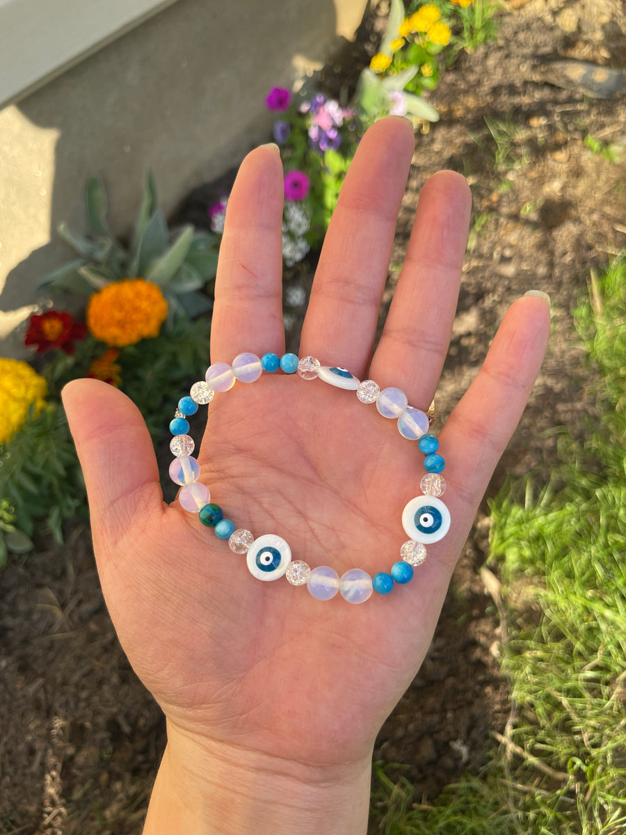 Evil eye shell and crackle Quartz Bracelet handmade