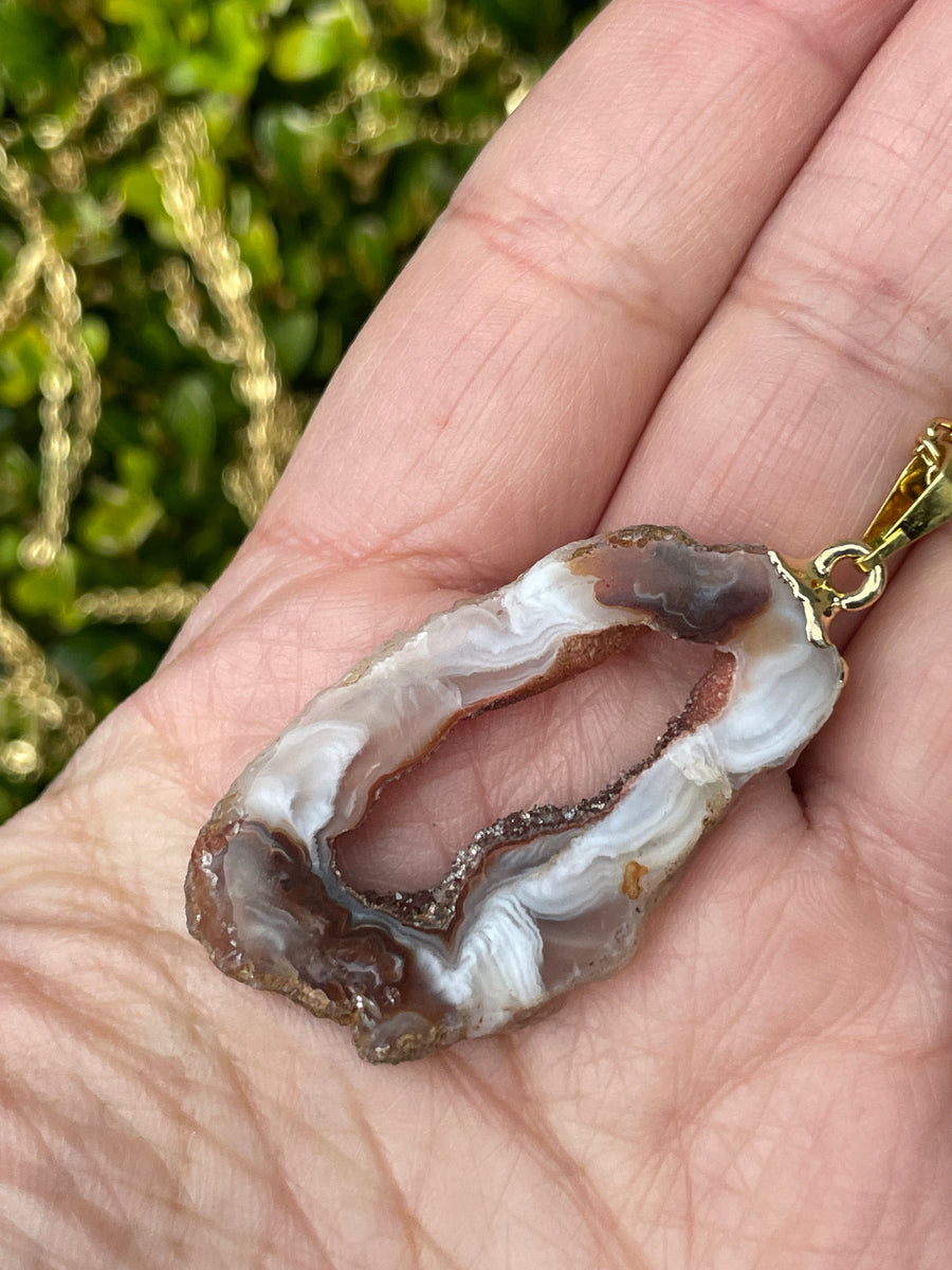 Ocho Geode gold pendant necklace