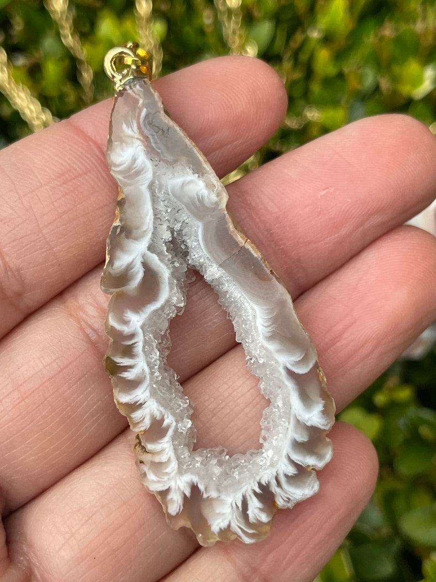 Ocho Geode gold pendant necklace