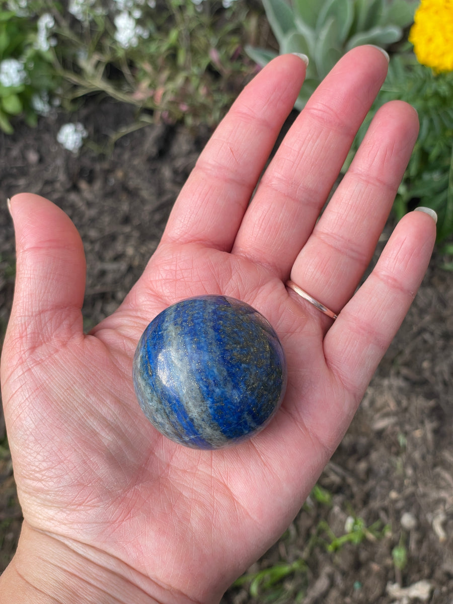 Lapis lazuli sphere