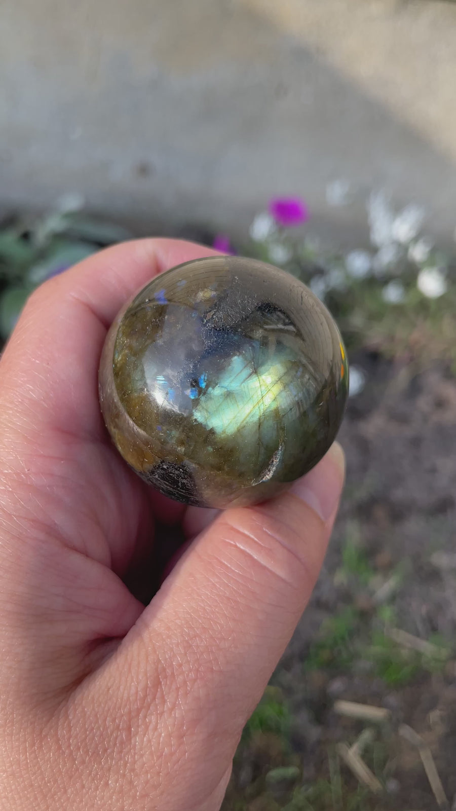 Labradorite sphere with flash